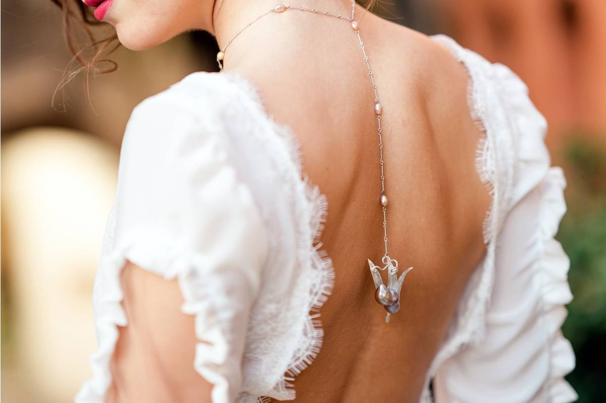 35 colliers de dos de mariée : trouvez le bijou qu'il vous manquait !