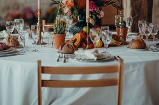 decoration table ronde mariage coloree