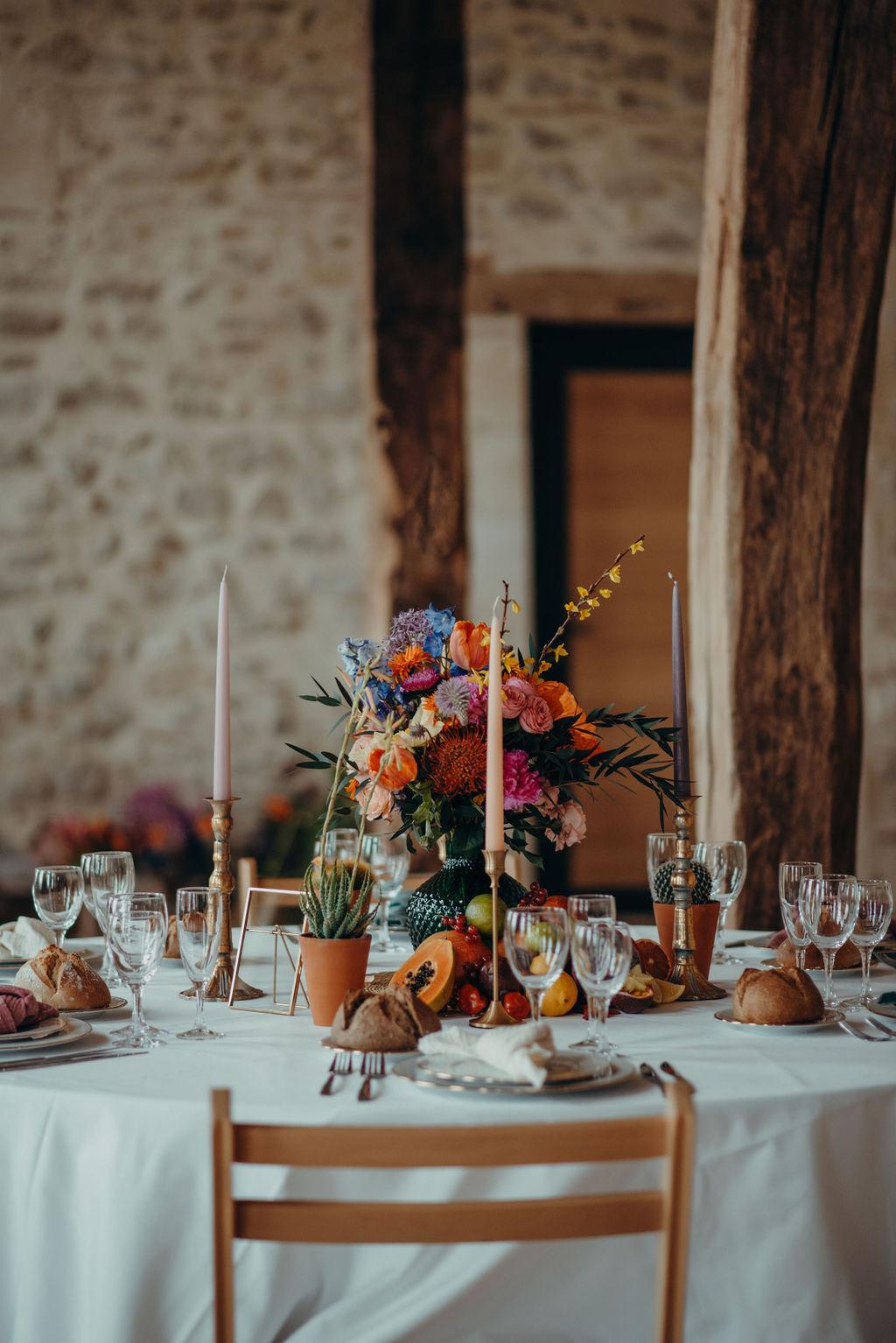 decoration table ronde mariage coloree
