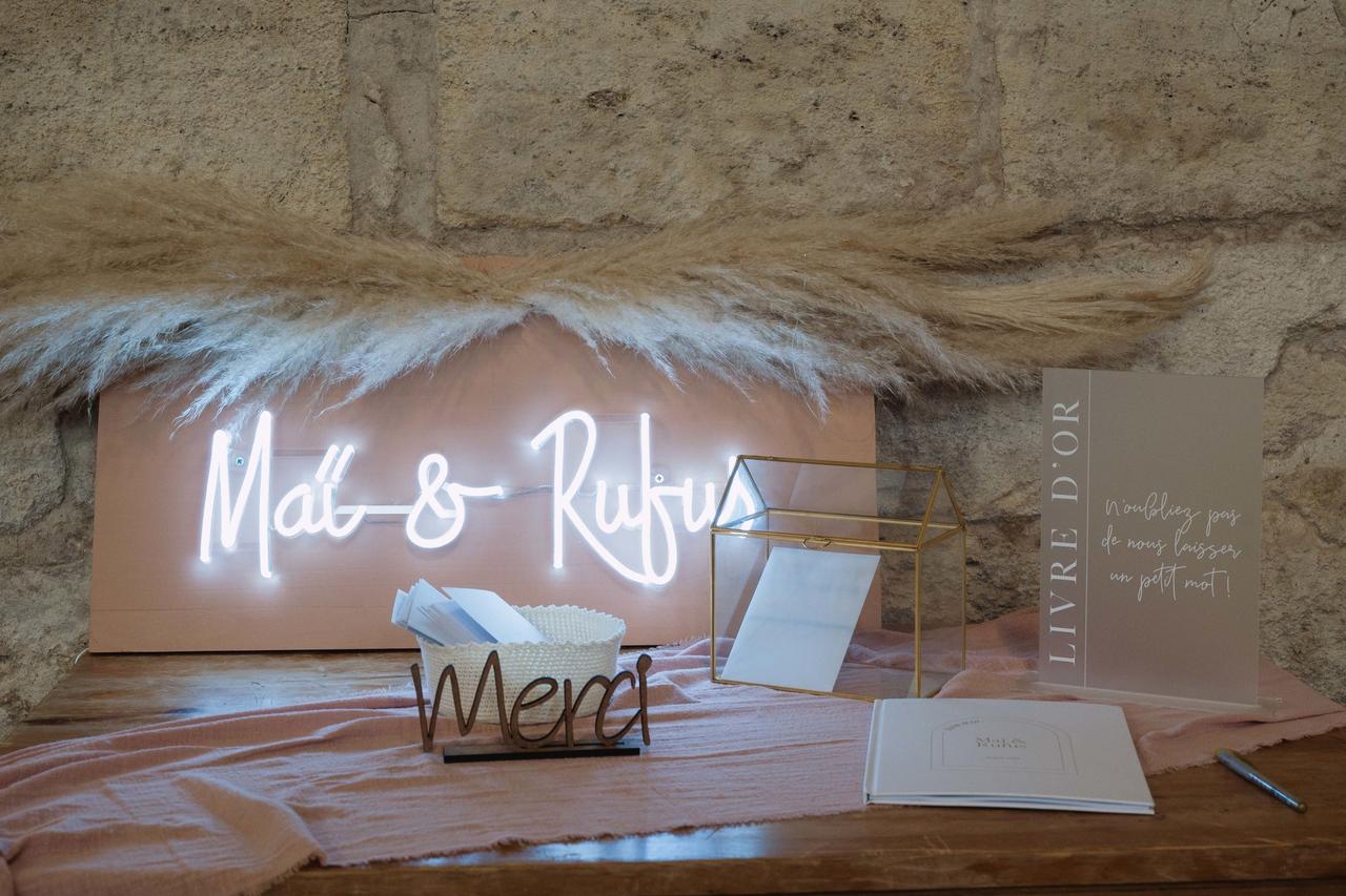 deco lumineuse mariage neon avec nols des mariés