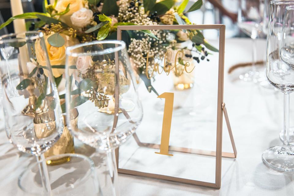 Nom des tables du mariage : plus de 300 exemples originaux et