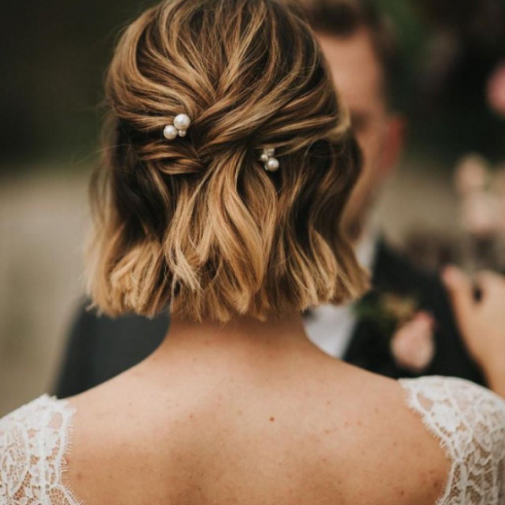 perles comme accessoires de mariée pour cheveux