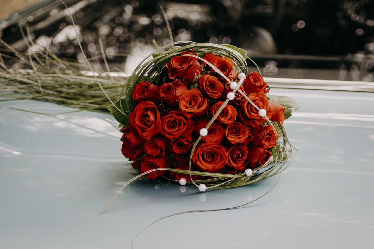 bouquet mariée original rose et bijoux