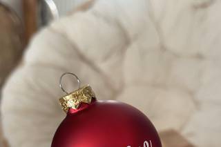 décoration mariage noël avec boule de noel rouge