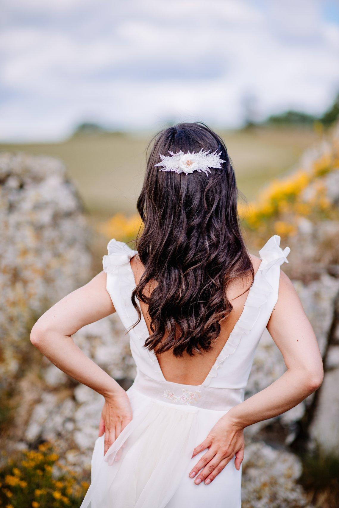 idée de coiffure mariage cheveux mi long avec bareetr