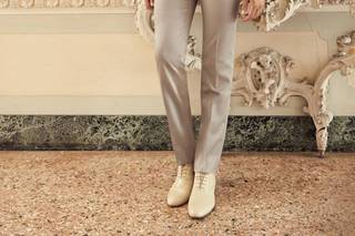 costume de mariage beige chic