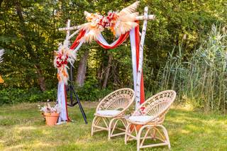 ceremonie laique fauteuils maries arche