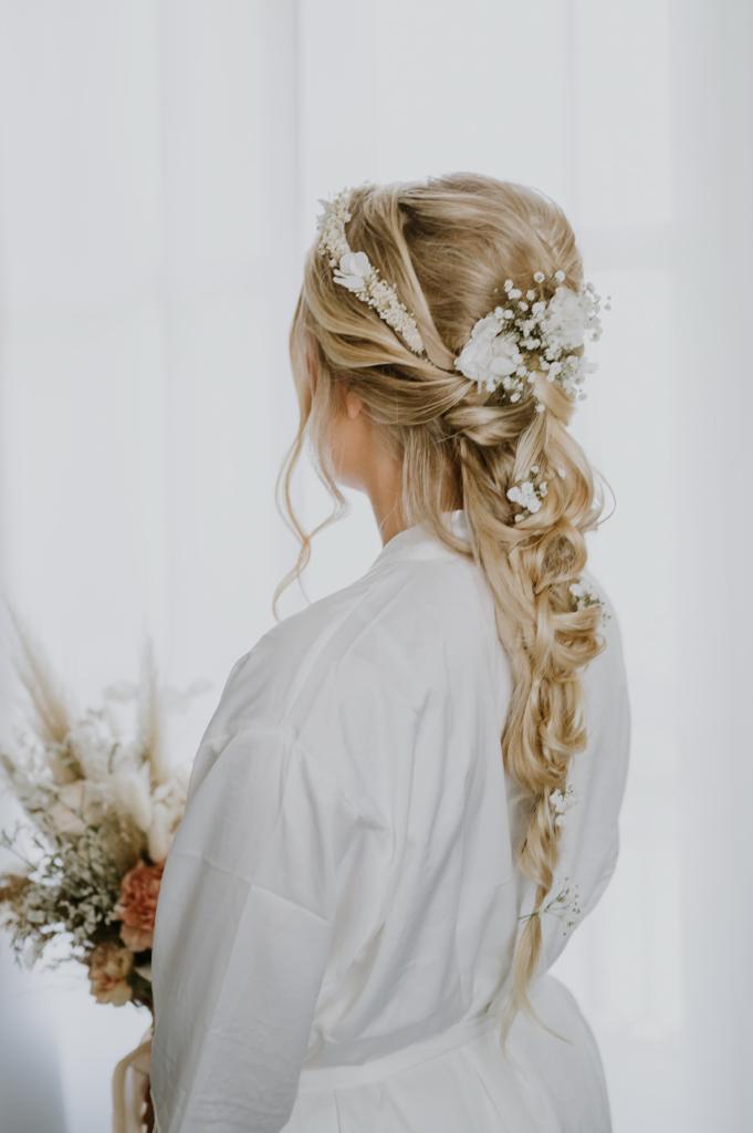 coiffure mariée tresse avec fleurs