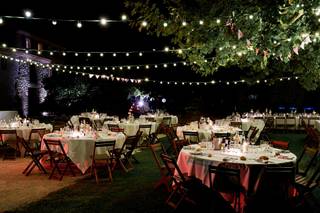 guirlande lumineuse mariage en exterieur mariage guinguette