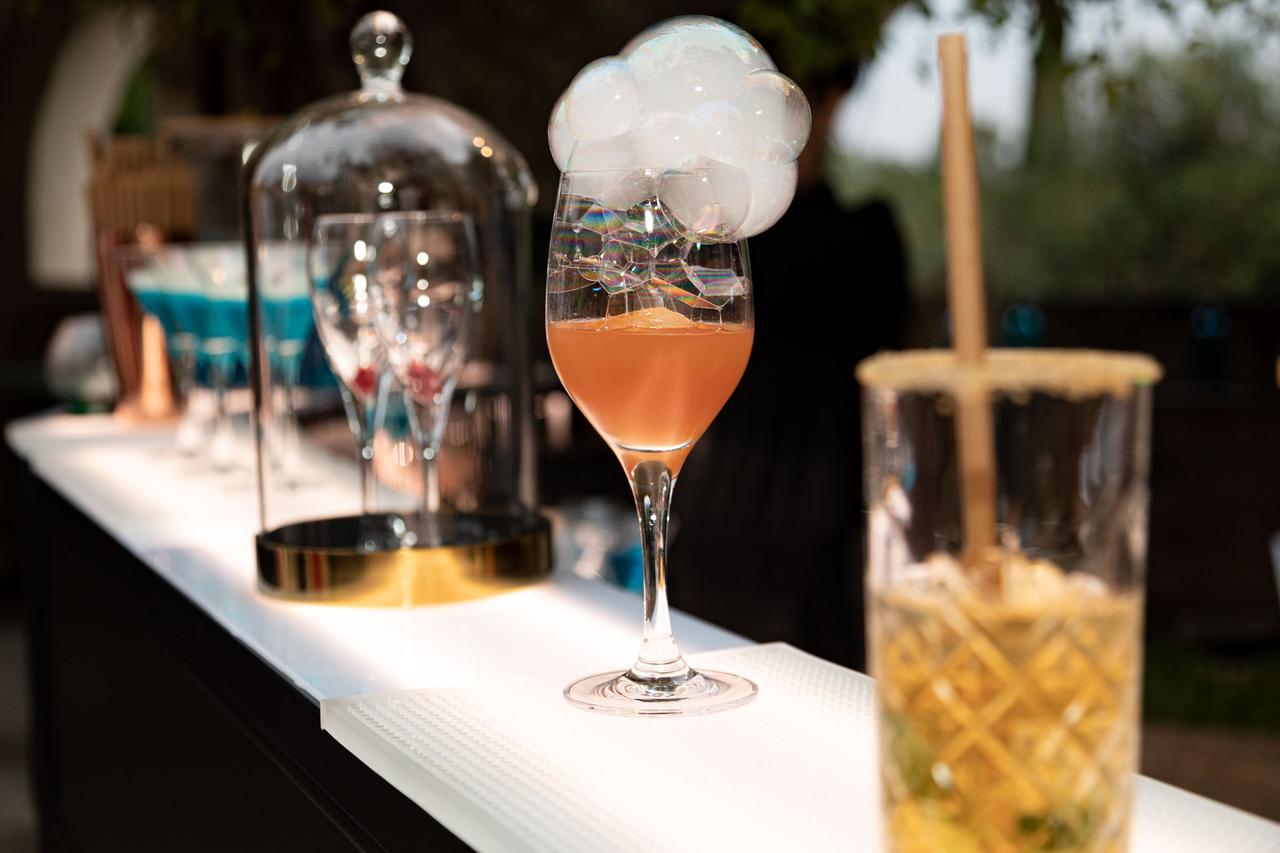 bar a cocktails animés comme animation pour mariage original