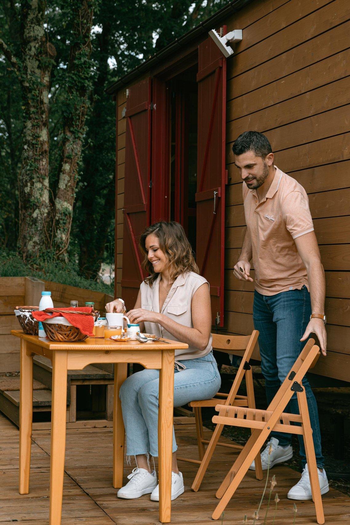 choses à faire en couple, activités à faire en couple petit dejeuner campagne
