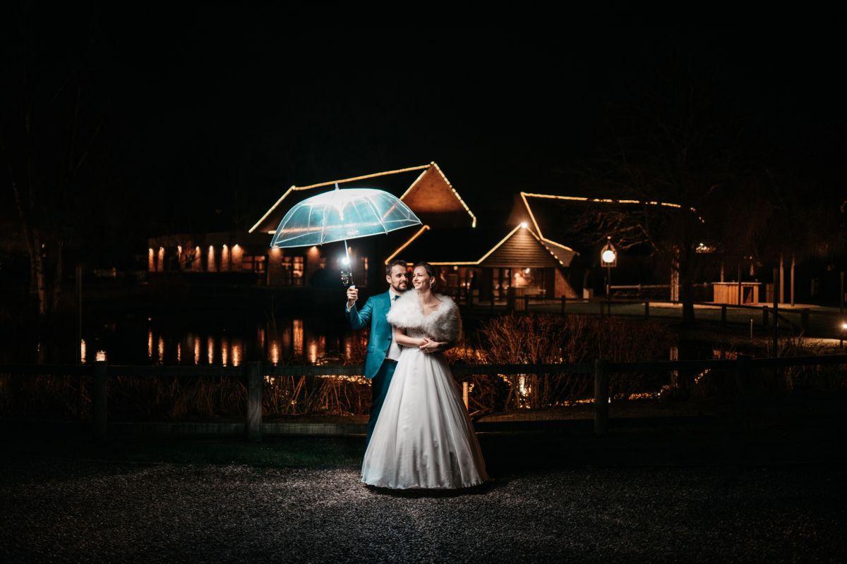 parapluie de mariée parfait pour une noce d'hiver