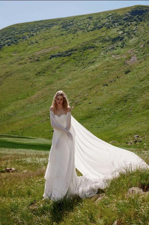 robe de mariée avec cape longue champêtre