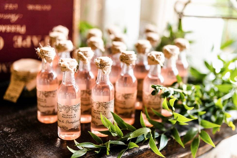 mini bouteille de gin pour donner aux invités lors de mariages et  d'événements.