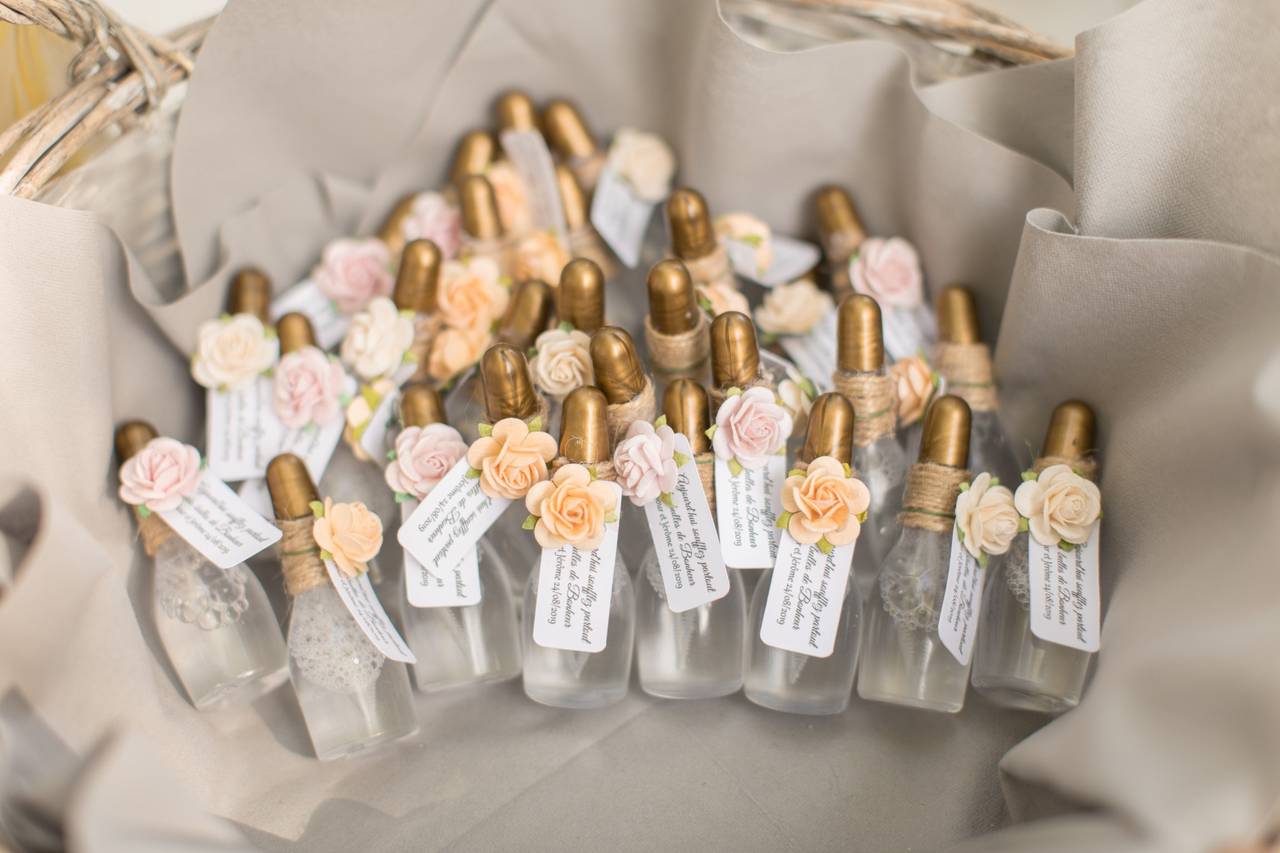 Bulles de savon pour mariage : 10 flacons originaux pour la sortie de la  cérémonie