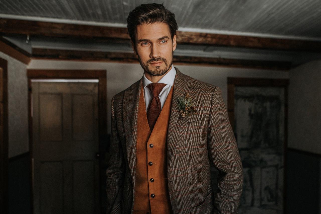 costume invite mariage a motifs carreaux