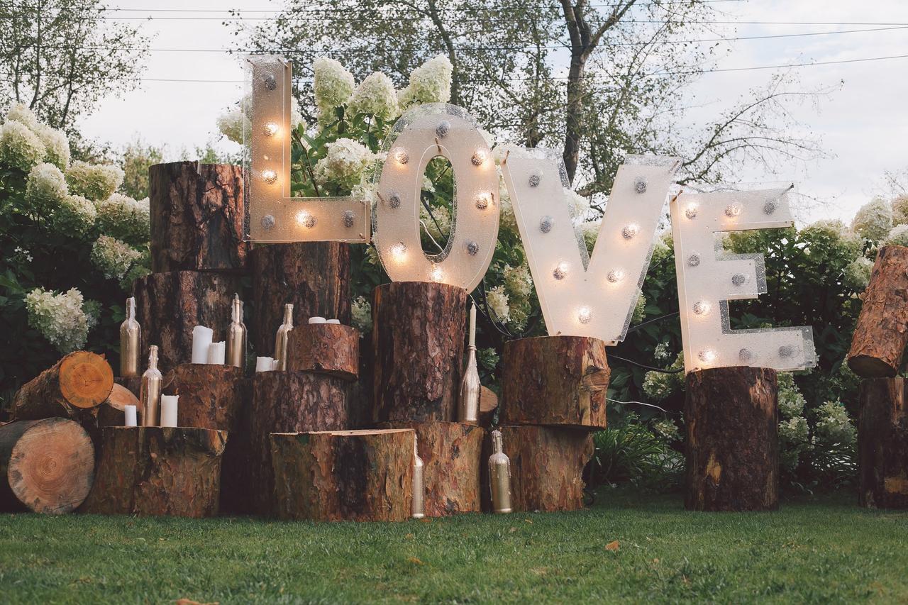 celebration fiançailles deco, lettres formant le mot love