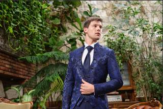 costume de mariage pour homme bleu marine