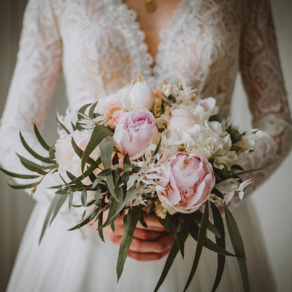 Magnifiques Bouquets De Mari E Avec Des Pivoines