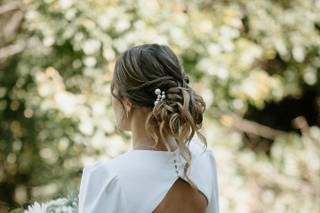 chignon de mariée bouclé semi défait