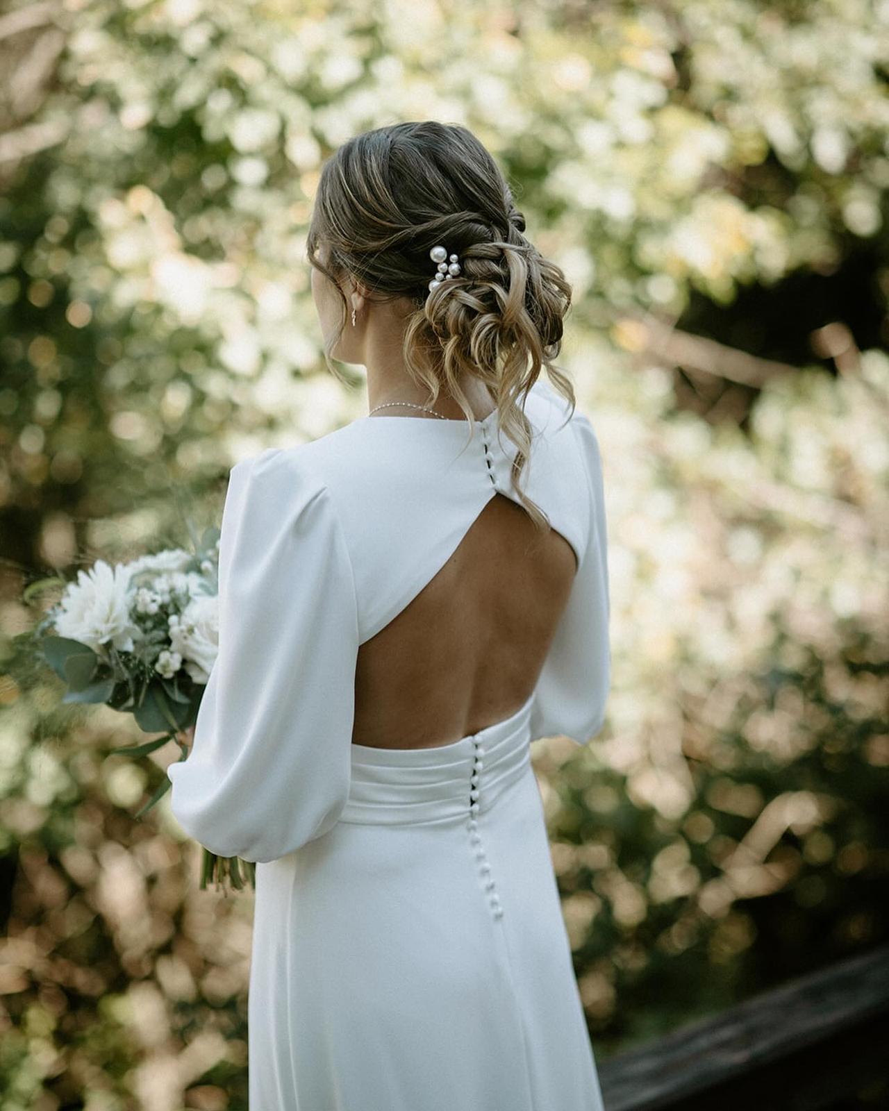 chignon de mariée bouclé semi défait