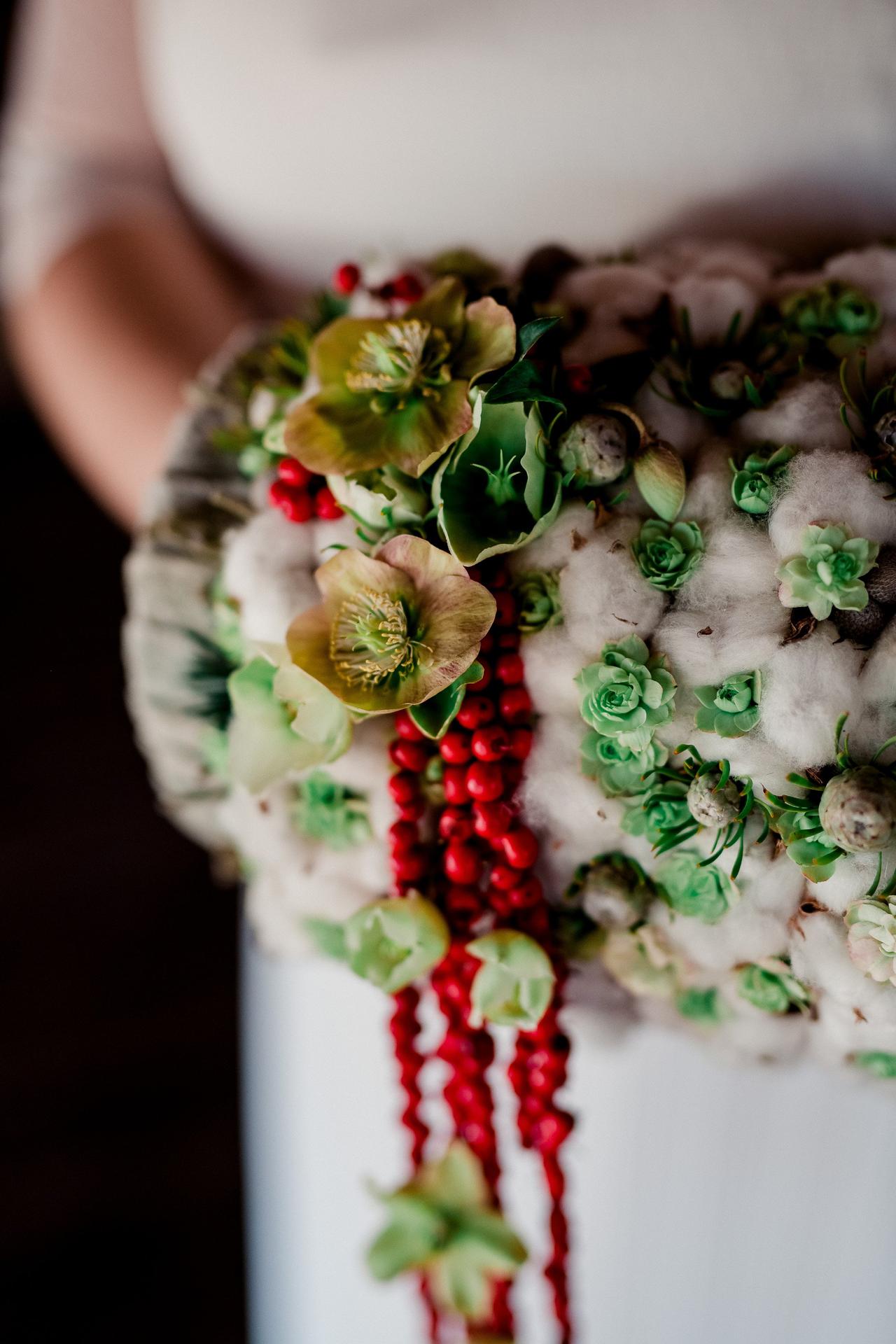 bouquet de mariée avec du rouge