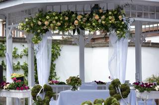 décoration de plafond pour mariage avec suspension florale