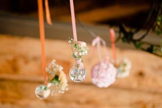 décoration de plafond pour mariage avec rubans et gypsophile