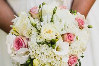 Bouquet de mariée rond rose et blanc