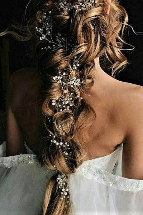 coiffure mariage bohème tresse et fleurs