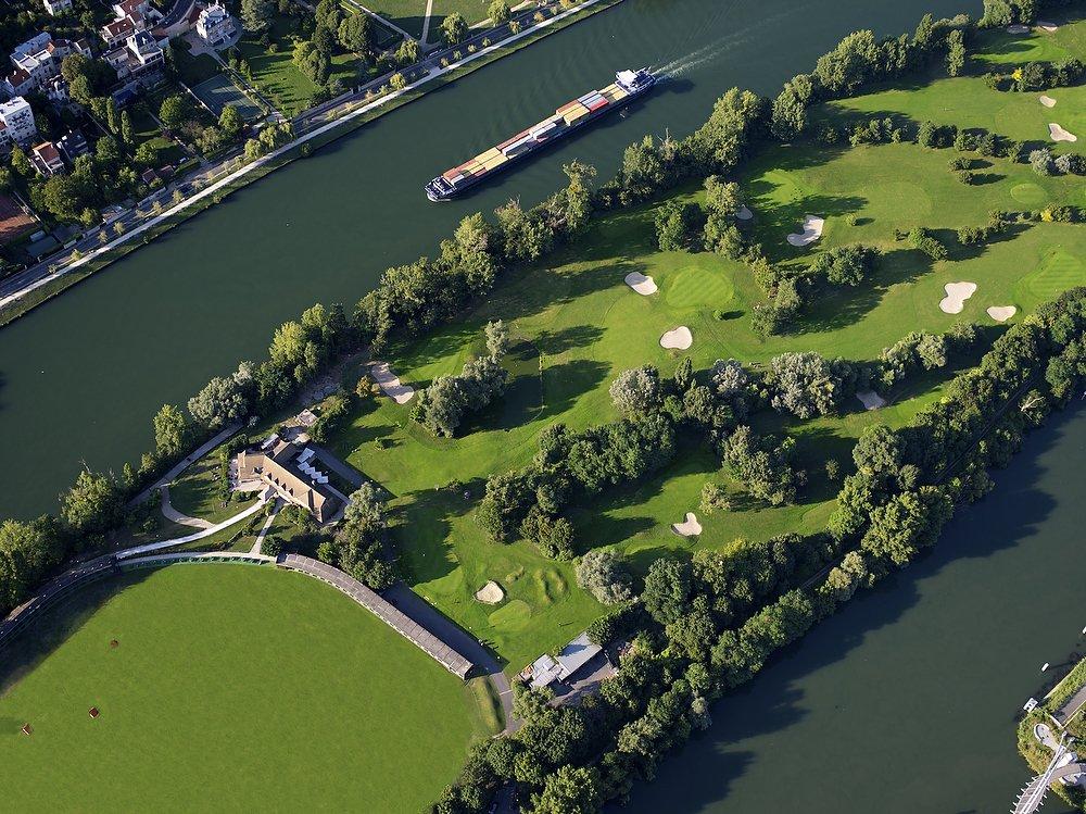 club house vue aérienne, lieu mariage extérieur avec terrains de golf, mariage plein air nature