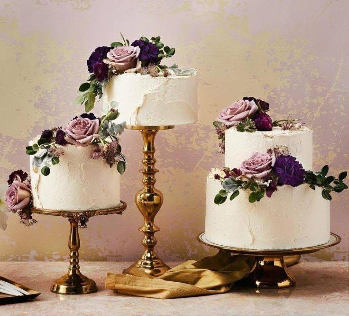 presentoir gateau dore mariage bridgerton