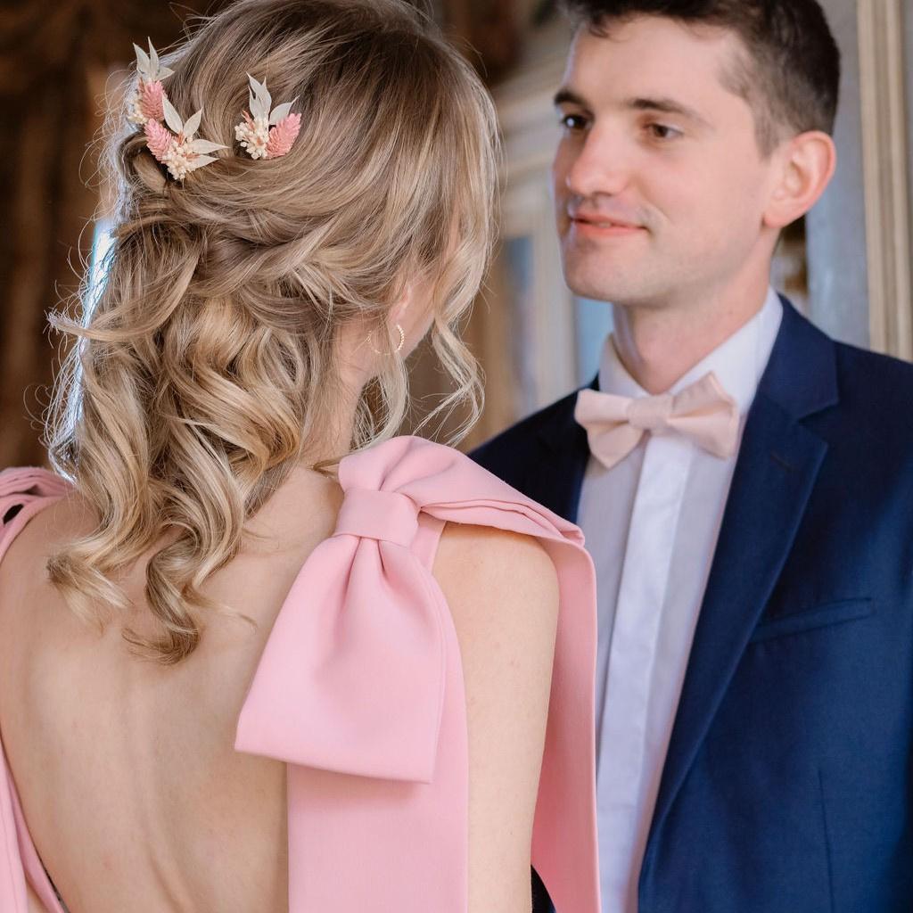 coiffure de mariée avec cheveux bouclés semi-lachés