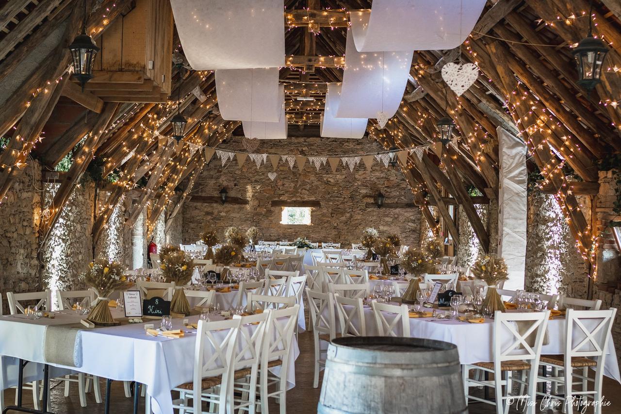 decoration  Voilages pour plafond de mariage salle rustique