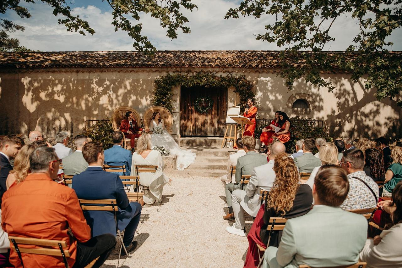 ceremonie laique exterieure, cour chateau, intime et plein air