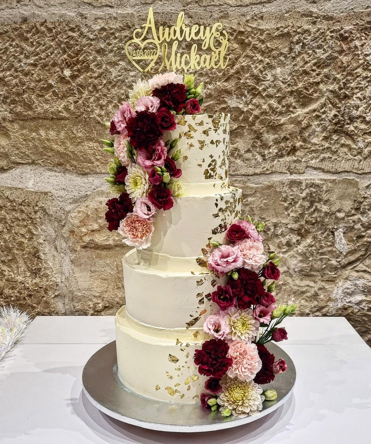 naked cake décorer avec des fleurs