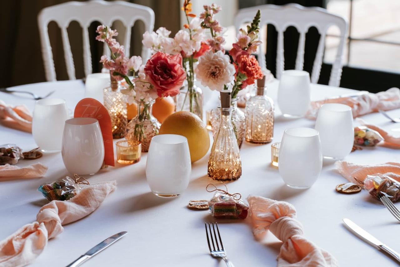 decoration table ronde mariage coloree