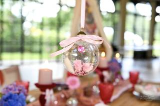 décoration de plafond pour mariage avec boule suspendue