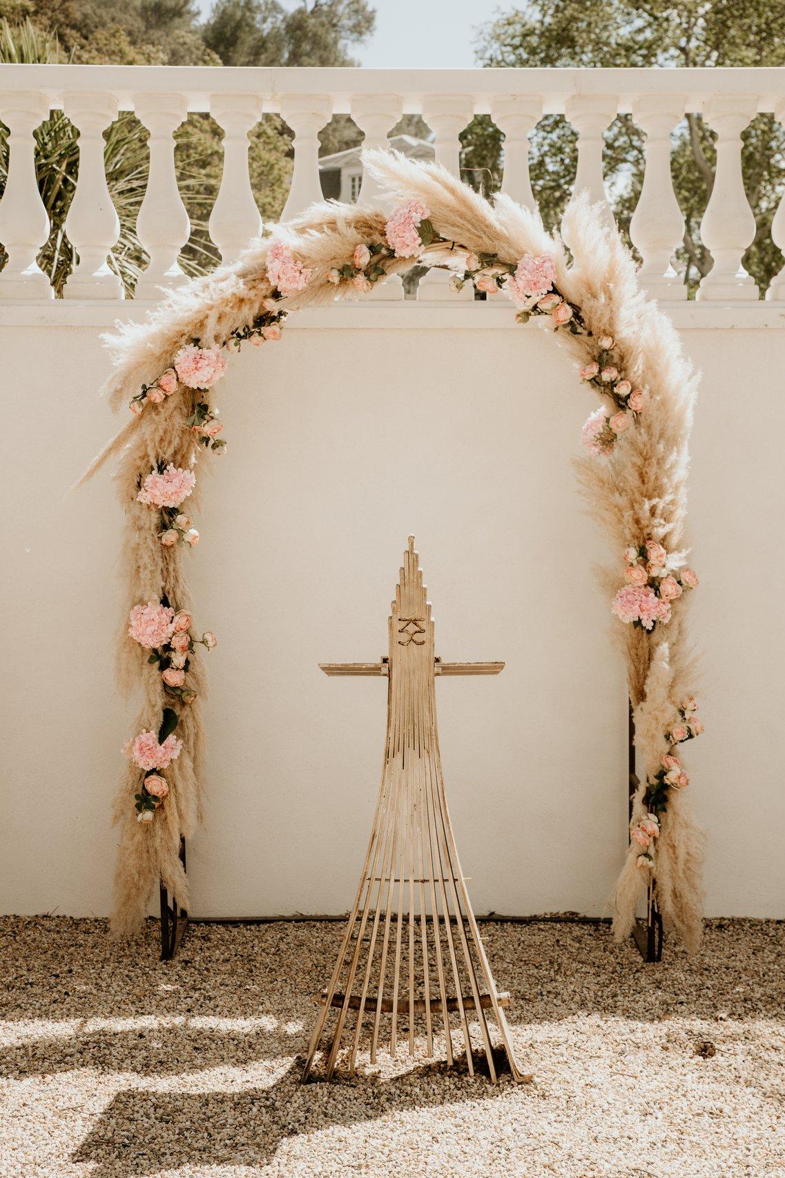 decoration mariage exterieur arche ceremonie laique