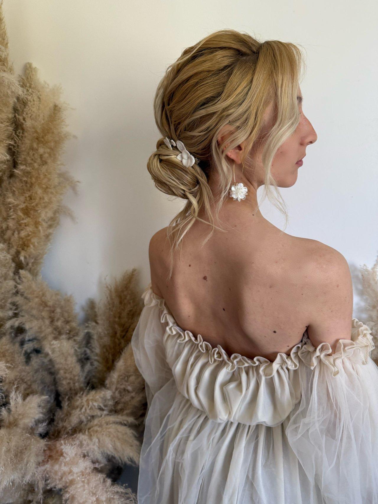 chignon bas mariage avec meches a faire soi meme