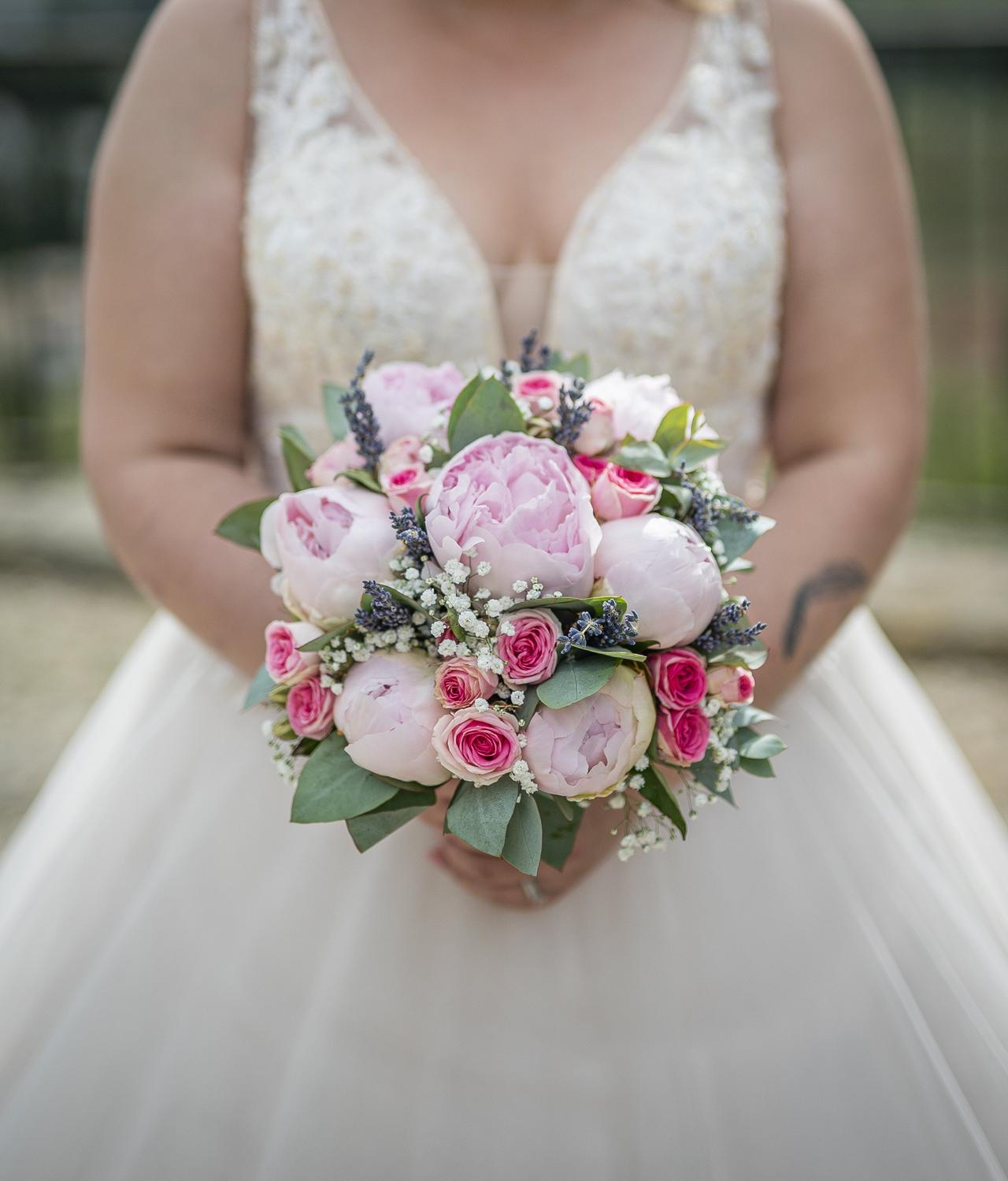 30 magnifiques bouquets de mariée avec des pivoines