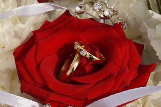 porte alliances original mariage rose rouge