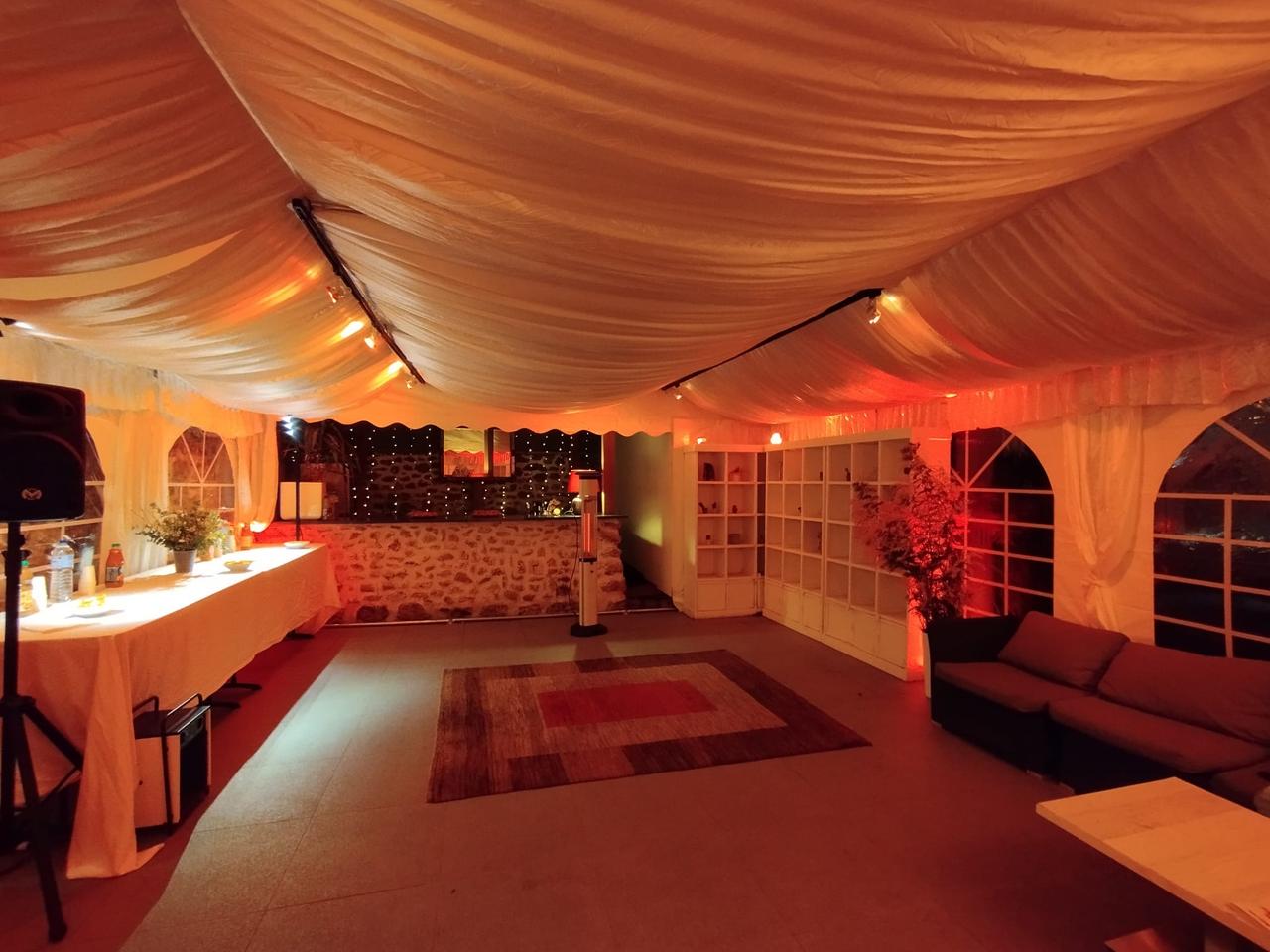 decoration  Voilages pour plafond de mariage chic nuit
