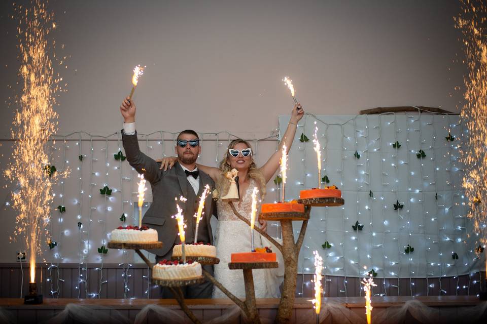 Les 80 meilleures musiques pour une arrivée du gâteau de mariage spectaculaire