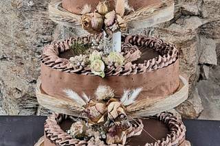 gateau piece montee inspiration mariage mocha mousse, couleur pantone 2025