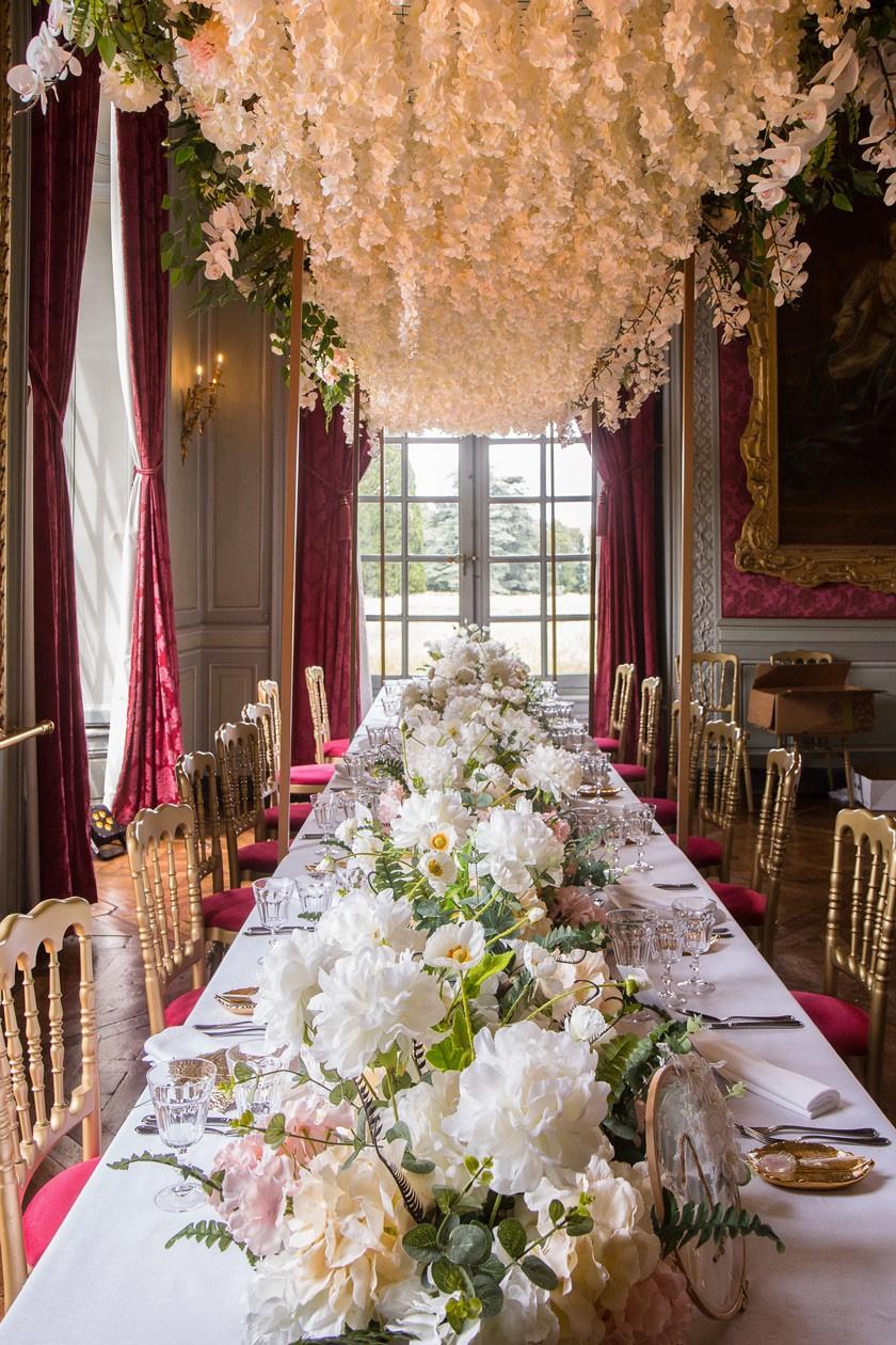 décoration de plafond pour mariage fleurie