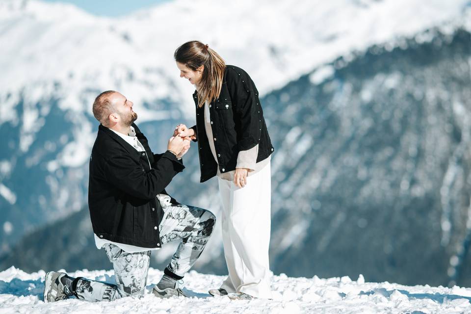 Demande en mariage à la montagne