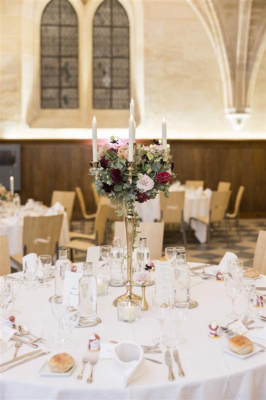 lumière mariage avec chandelier en centre de table