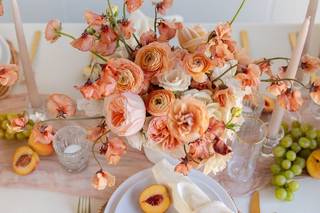 Decoration table mariage pantone couleur peach fuzz