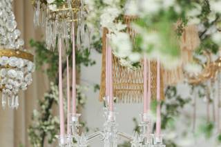 lumière mariage avec chandelier en centre de table theme champêtre